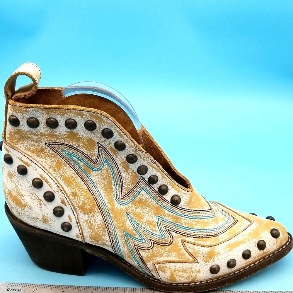 Circle G by Corral Leather Studded Pointed Toe Cowboy Ankle Boots - Size 8 - Picture 6 of 7
